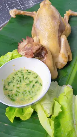 Gà luộc chấm muối ớt xanh
