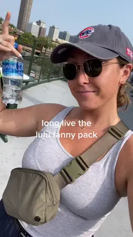 though unoriginal, she do be practical 💼 #lululemon #lulubeltbag #shelookslikeeveryotherb #gocubs #chicagocheck