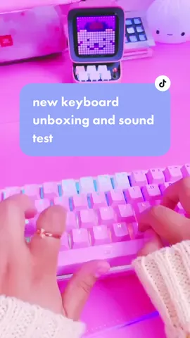 i LOVE it 🥰 @redragon.official #foryoupage #AEJeansHaveFun #typingasmr #keebtok #pinkgamingsetup #pinkgamergirl #asmr #cuteaesthetic
