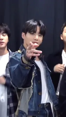 Dear Jeon Jungkook.. bisa biasa aja gk senyumnya, jgn manis