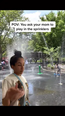 #greenscreen 😂😂😂 you had to catch her on a good day to ask to play in the sprinklers 😭 #okaybigt #fyp #nyc