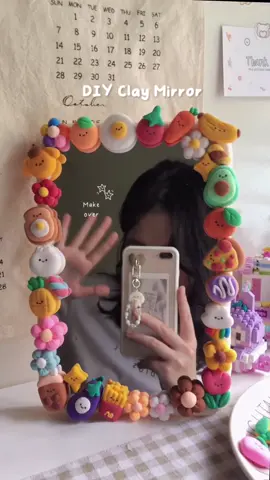 Hì hục cả buổi ngồi nặn trang trí lại chiếc gương cũ ✨Hình nào cute nhất hả mọi ngườiii 🙆🏻‍♀️ #fypシ #foryou #xuhuong #clayart #DIY #creative