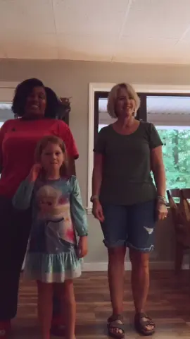😍🥰 @grace.avis @hello_1170 look at Mimi ❤️😂😌 #AEJeansHaveFun