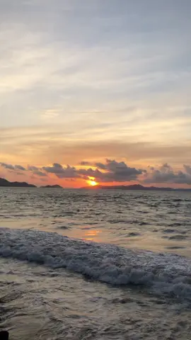 Balas @until.jannah_ ini mentahannya yaa, boleh kok kalian save tanpa watermark🤗 fyi lokasi nya sunset di pantai ulheleu banda aceh