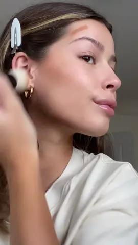 My minimal makeup look using @meritbeauty I used one of their new tinted lip oils in the colour “taupe” & I’m obsessed 😭 #meritbeauty #fiveminutemorning #gifted