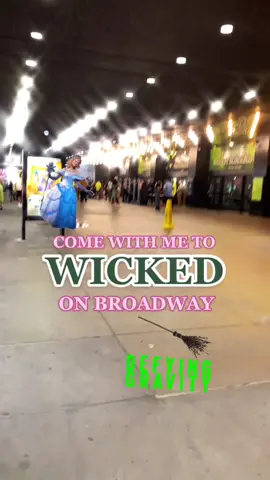 first Broadway show ever vibes 💚💖 #wickedthemusical #onbroadway #gershwintheater #nyc #musicaltheatre #firstbroadwayshow @lindsayheatherpearce