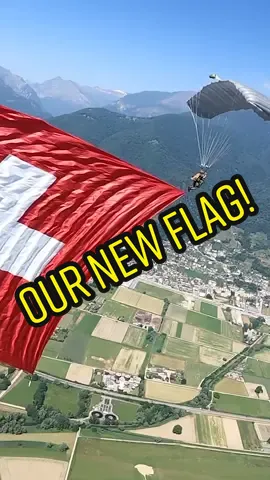 289 m2 of pure swissness - our new 17x17 meter flag! 🇨🇭🇨🇭🇨🇭#swissparawings #armeech #switzerland @sphair_sui @pc7team @safpatrouillesuisse
