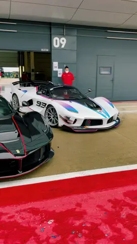 $2.6 million Ferrari FXX-K Evo meets its road legal counterpart, the LaFerrari Aperta 🔥 #supercars #ferrari #fxxk #evo #laferrari #aperta #fyp