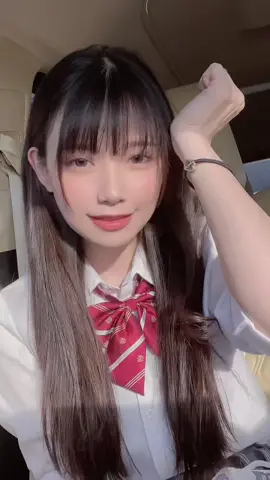 ファミチキ食べたい #海のリビング #制服っぽ 😃