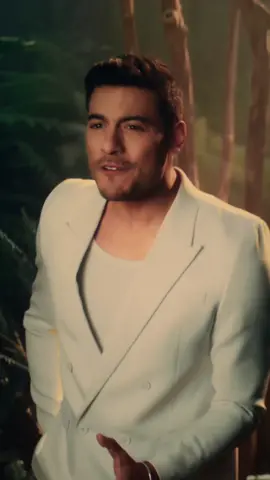 Mentirme que todo está bien… Que te olvidé… #CuántasVeces FT mis hermanos de @reikmx Ya está en todas las plataformas.