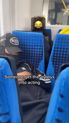 They deserve oscars for that performance 😂 (@Queen🤍) #foryou #foryoupage #tiktok #funny #train #joke
