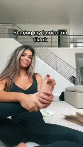 #stitch with @taylorfrankiepaul I look Meh but let’s talk bunions #bunionsurgery #bunions4life #footdoc