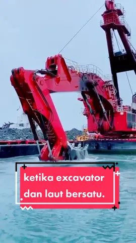 excavator besar kerja di atas air laut.#excavator #alatberat #viral #duniaoperator💪💪💪💪