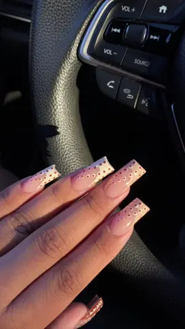 @kemzel24 literally art 🤎 #kylienails #kyliejennernails #fallnails #fallnails2021 #chaunlegend #chaunlegendnails #nailinspo #pinterestnails