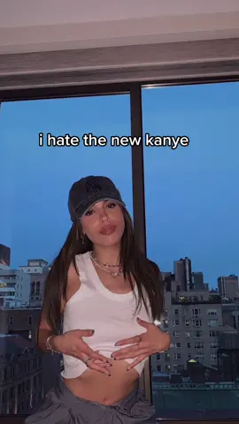 who even was she??? #greenscreen #GlowUp #imisstheoldkanye #glowupcheck #fypシ