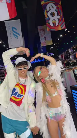couples that glitter together, stay together 🤞🏼 @brec_n @ravewonderland