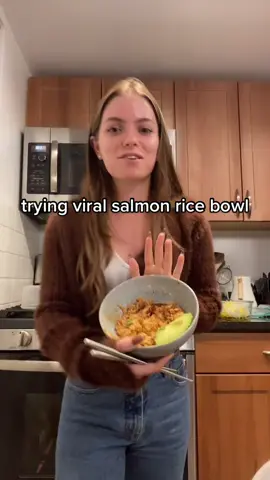 making @Emily Mariko  salmon bowl👀