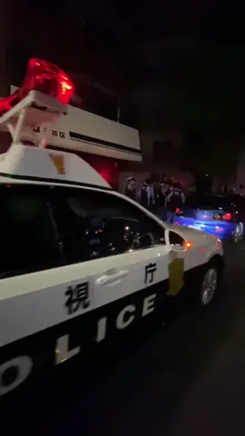 Lots of police in Tokyo last night 👀 警察は多かった #sliceoflife #tokyo #japan #police #policechase #警察 #警察官