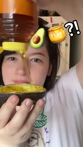 #stitch with @thegoldenbalance I wasn’t ready 👀 #avocadoandhoney #avocadosnack #honeysnacks #weirdfoodcombo? #tastetests