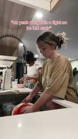 ⚠️FAKEBLOOD⚠️ #pov your roommate made dinner ft. @jilliansurfs