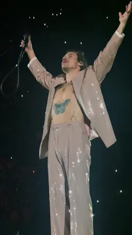the quality. HIS LITTLE FACES 😭 #BenefitOfBrows #BillboardNXT #loveontournashville #harrystyles #hslot #loveontour #fyp