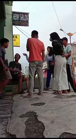 dengerin ketawanya aja#helmchallenge #beranda
