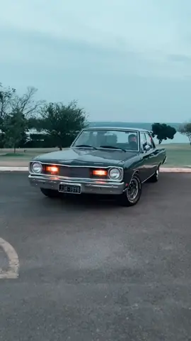 Aumente o volume e aprecie esse Dodge Dart sedã 1979 roncando alto! V8 é sem igual… #culturacarburada #dodge #dart #carro #antigo #oldschool #v8 #musclecar #mopar #ronco