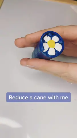 REDUCE A CANE WITH ME 💙 #polymerclay #polymerclaycane #polymerclaytutorial #polymerclayart #satisfying #slicingbread #slicingasmr #amsr