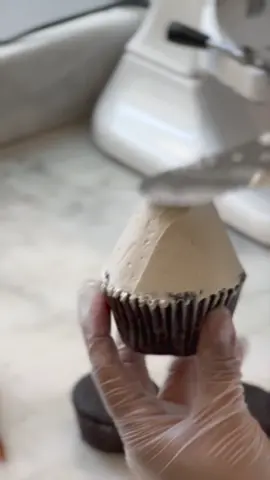 🧁Chocolate Caramel Cupcakes are here from 10/4-10/11! Just look at that fluffy caramel meringue buttercream 🤤. #magnoliabakery #cupcakes