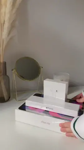 IPad haul♡Do you use an IPad in school? #Ipad #haul #ipadhaul #ipadair #aesthetic #aestheticvideos #imalination #foryou #starbucks #foryoupage #apple