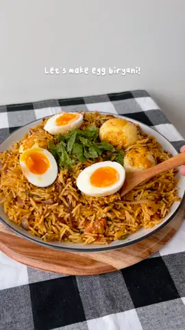 Fluffy egg biryani 🍚 Full recipe link is pinned in the comments! 💛 [ad] #biryani #indianfood #asmr #cookingasmr #worldeggday2021 @Australian Eggs