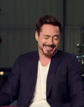 lt's 2021 and l'm still watching this. so cute. hahaha! 😂😂 #robertdowneyjr #laugh  #smiley #teamdowney
