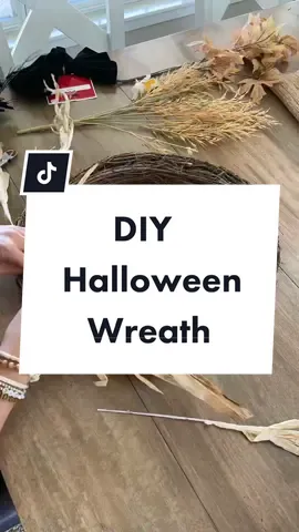 Easy DIY transition from Fall to Halloween decor! #diydecor #halloweendecor #homedecorideas #homedecortips