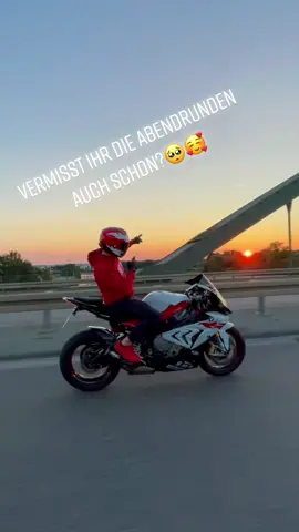 Dance + Sunset ✨😍🚀 #fy #sunset #motorcycle #s1000rr #bikelife #funny #summervibes #biker #bikelovers #viral #letsdance