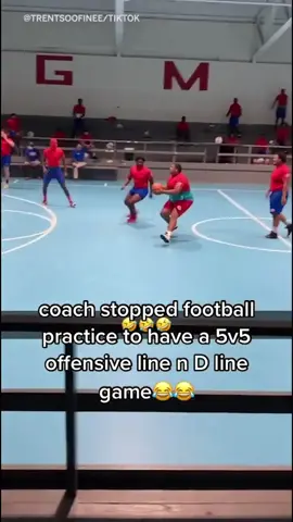 Their coach had an offensive linemen vs defensive linemen game and this happened 😂 (@trentsoofinee/IG) #sports #basketball
