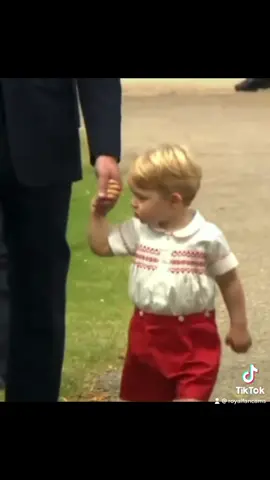 Little Prince William and George wearing the same outfit so many years apart! 🥺😭❤️ #PrinceWilliam #DukeOfCambridge #HRH #PrinceGeorge #RoyalFamily