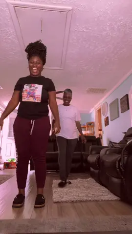 i gave the floor to her 😂❤️ #greenscreenvideo #fyp #besties #MomsofTikTok