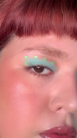 qesesto #StudentSectionSauce #graphicliner #delineadografico #makeupeditorial #maquillajeartistico #parati