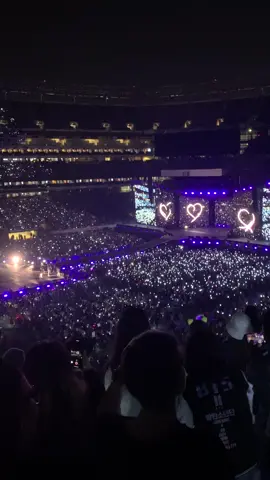 the wave! it’s so pretty there’s really no bad seats at a bts concert #bts #btsarmy #btsconcert #bangtanboys