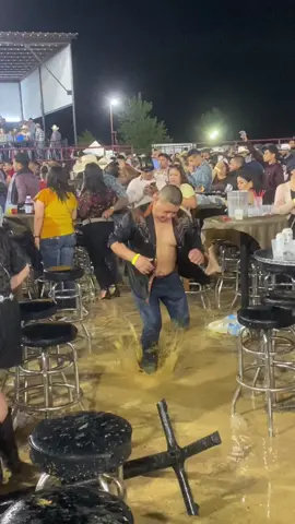 Who else was there for los dos carnales? 😂 #baile #concert #rain #mexican #fyp #dallas #parati #POV #losdoscarnales #greenscreen #mexicano #fypシ