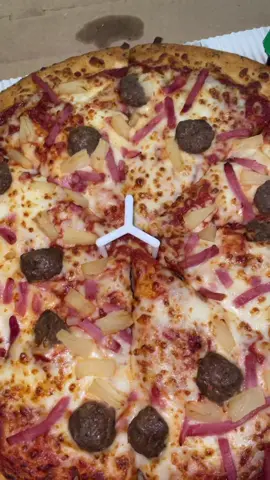 #ad Pineapples on pizza because ✨yes✨ create your #foryoupizza now @Pizza Hut