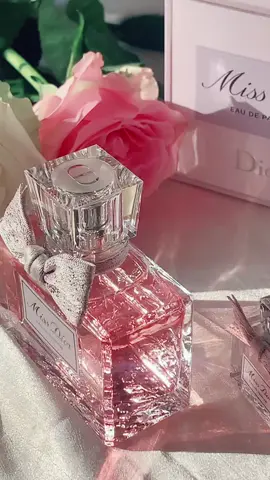 Reformulated Miss Dior Eau De Parfum🕊 I’m more active on Instagram: @/livelyclass #missdior #missdior2021 #missdiorunboxing #viral
