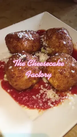 DELICIOUS 🤤🖤✨ @thecheesecakefactory #cheesecakefactory #birthday #birthdaygirl #happybirthday #viral #leaveacomment #celebrating #atlantaeats #birthdaydinner