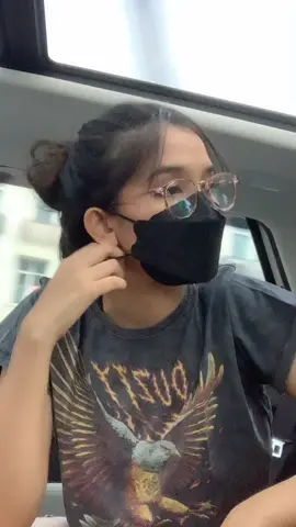 siapa yg disini krna pake masker jadinya banyak jerawat dibagian bawah :(