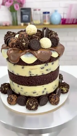Naked cake oreo! #nakedcake #bolodeoreo #oreo #bolodecorado #boloconfeitado #bolorecheado #bologourmet #recheios #recheiogourmet #bolodechocolate