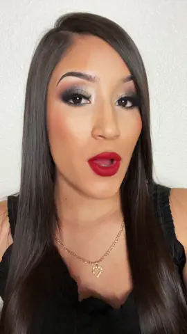 Un draft porque no me he maquillado🖤 #smokeyeyeshadow #makeuptransition #smokeyeyelook #eyeshadow #smallmua #redlipstick #makeuplook #maquillista