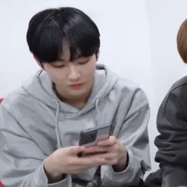 who he typing that fast to #enhypen #jungwon #fyp