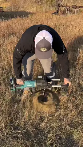 Battery powered earth auger #tools #construction #tips #landscape #makita