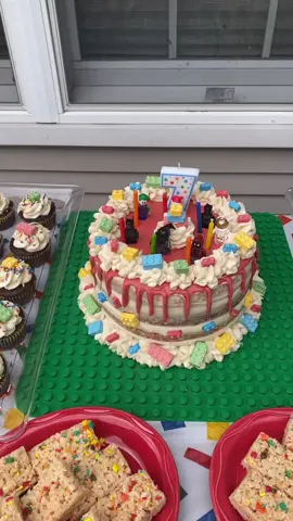 #legobirthdaycake my sister made @caked_bymichele  #legobirthday #bakingtiktok #birthday