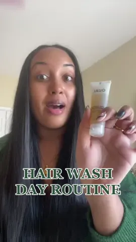 last step: hairspray for flyaways 😬 #haircareroutine #longhair #HairCareTips #washdayroutine #theouaihair #olaplex #sheamoisture
